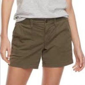 Liz Claiborne Shorts Size 4P Olive Green